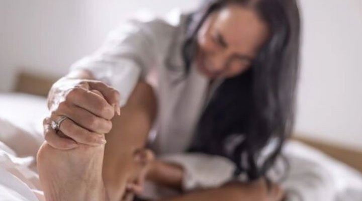 انقباضات دردناک از علائم سندرم شخص سفت