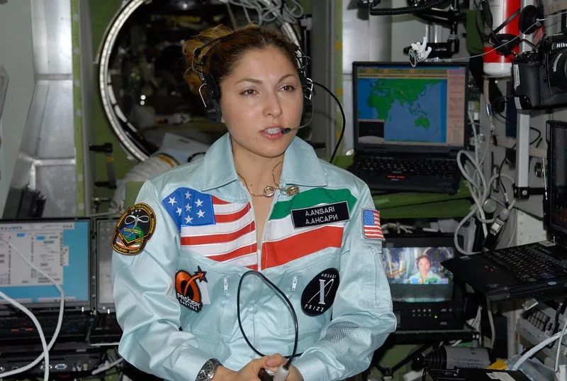 1704214452 348 بیوگرافی انوشه انصاری اولین زن فضانورد ایرانی افتخارات.webp