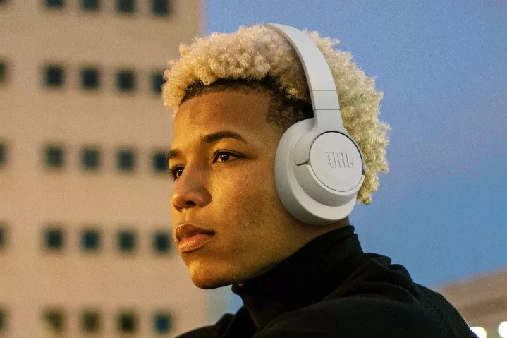 1704728213 206 JBL از هدفون‌ها، اسپیکرها و ایرباد تازه خود برای سال.webp