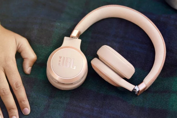 1704728213 709 JBL از هدفون‌ها، اسپیکرها و ایرباد تازه خود برای سال.webp