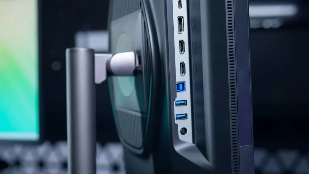 اولین مانیتور مینی LED کولر مستر با رفرش ریت 165 هرتزی معرفی شد