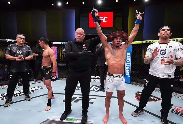 حذف مبارز برزیلی از UFC بعد از گاز گرفتن گوش حریف + ویدئو_آفتاب شرق 31 حذف مبارز برزیلی از UFC پس از گاز گرفتن گوش حریف + ویدئو