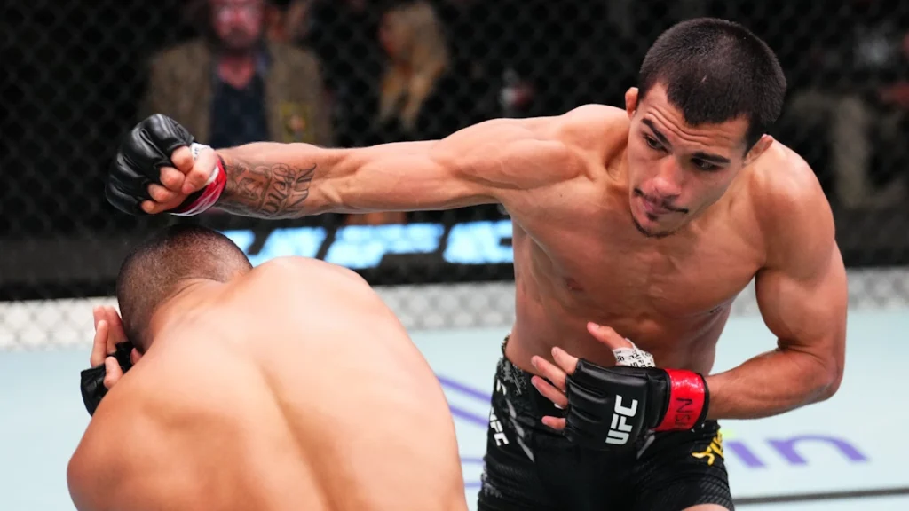 حذف مبارز برزیلی از UFC بعد از گاز گرفتن گوش حریف + ویدئو_آفتاب شرق 25 حذف مبارز برزیلی از UFC پس از گاز گرفتن گوش حریف + ویدئو