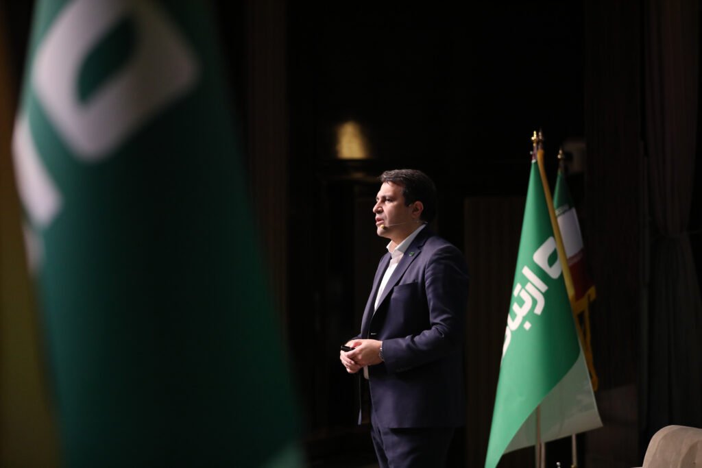 مراسم سالگرد شرکت ارتباط فردا با پیام «صعود به فردا» برگزار شد