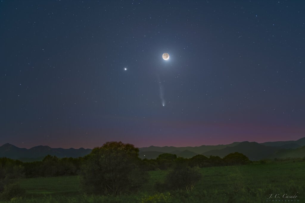 تصویر روز ناسا: دنباله‌دار، سیاره، ماه