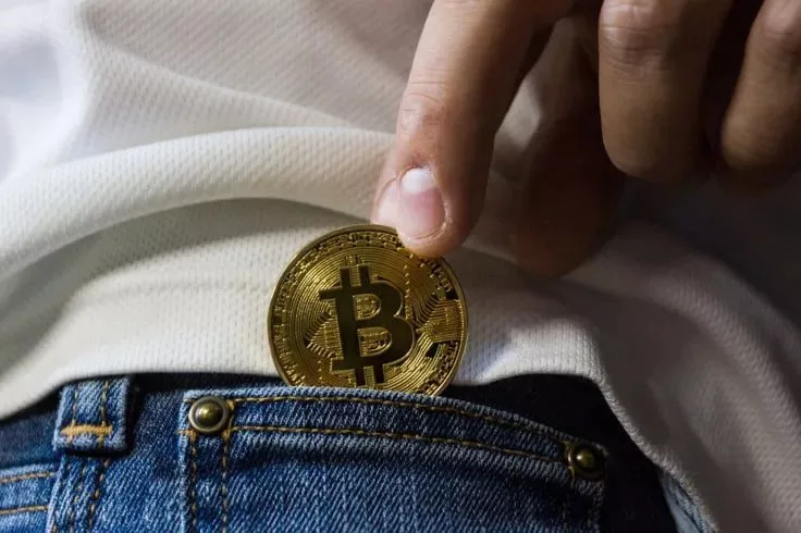 دو برادر به تهمت سرقت 25 میلیون دلار ارز دیجیتال، دستگیر شدند_آفتاب شرق 3 دو برادر به تهمت سرقت 25 میلیون دلار ارز دیجیتال،.webp