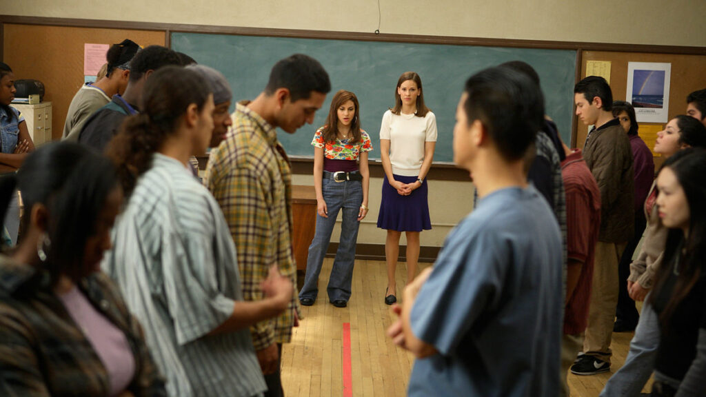 فیلم هایی که شما را برای خواندن کتاب ترغیب میکند_آفتاب شرق 31 Freedom Writers