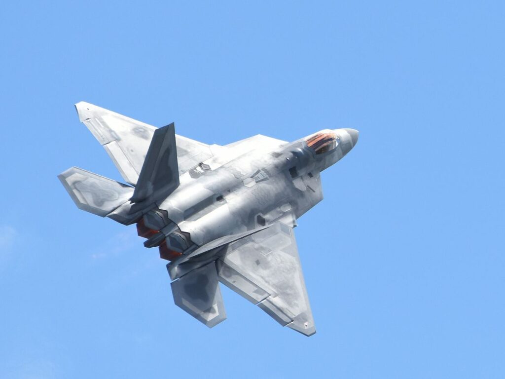 F-22 Raptor در برابر Su-57 Felon