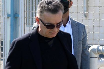 زن وزی ایران را ترک کرد