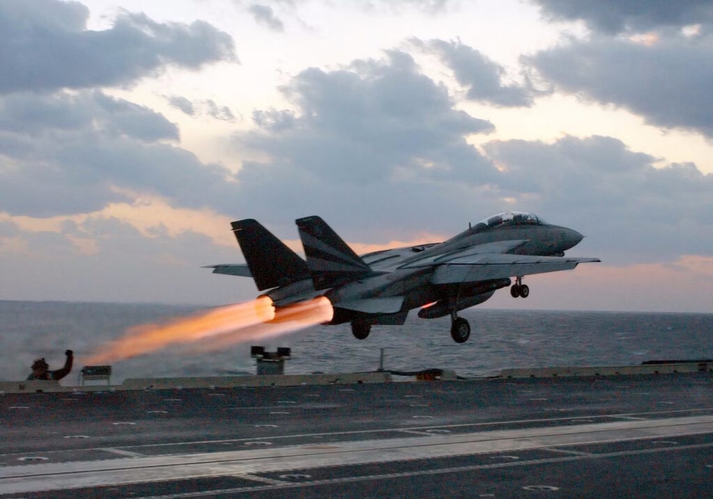 تاریخچه و مشخصات جنگنده آمریکایی F-14 Tomcat_آفتاب شرق 21 تاریخچه و مشخصات جنگنده آمریکایی F-14 Tomcat