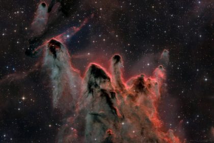 این گلبول‌ها درحال دور شدن از بقایای ابرنواختر ولا هستند که ممکن است بر شکل‌های خمیده آنها تأثیر گذاشته باشد.