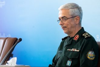 تبریک سرلشکر باقری به جامعه پزشکان و داروسازان