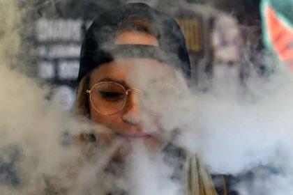 سیگار برقی خطر ابتلا به سرطان ریه را افزایش می‌دهد