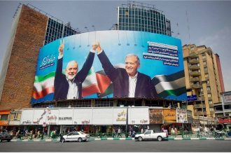 عکسی از اسماعیل هنیه و مسعود پزشکیان در دیوارنگاره ولیعصر