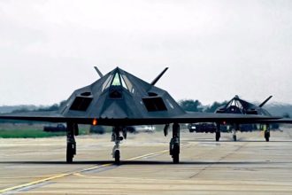 مقایسه دو هواپیمای پنهانکار F-117 Nighthawk و  F-35 Lightning Il
