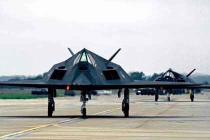 مقایسه دو هواپیمای پنهانکار F-117 Nighthawk و  F-35 Lightning Il