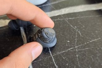 منفجرشدن گلکسی بادز FE در گوش کاربری در ترکیه باعث ناشنوایی او شد