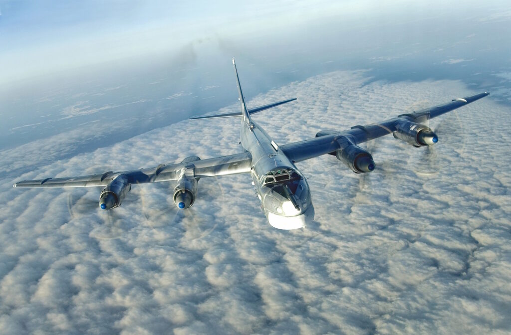 قابلیت های بمب افکن استراتژیک Tupolev Tu-95_آفتاب شرق 15 بمب افکن Tupolev Tu-95
