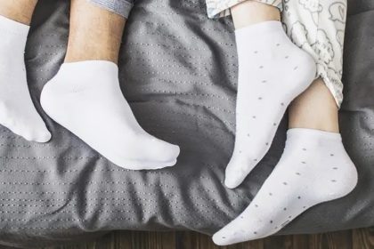 رنگ-و-جنس-جوراب-چه-تاثیری-بر-سلامت-پاها-دارد؟