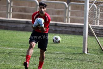 مهدی طارمی با دستکش دروازه‌بانی در پرسپولیس