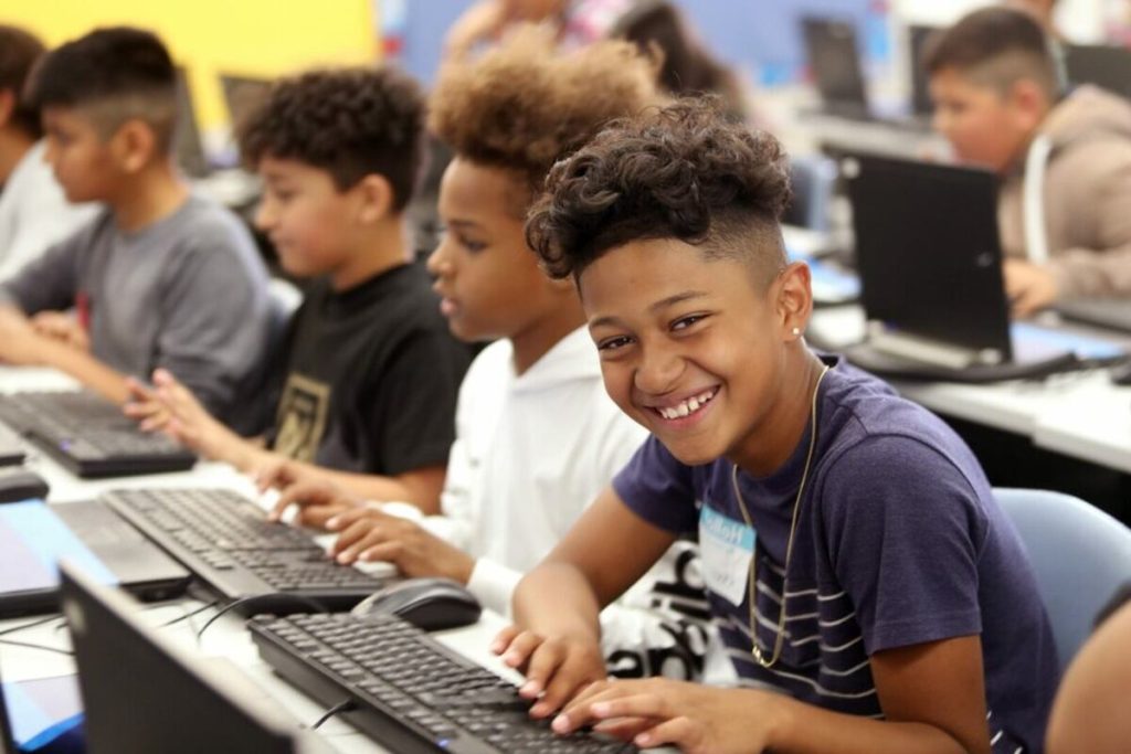 گسترش دسترسی به آموزش