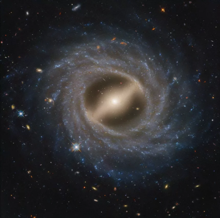 کهکشان مارپیچی میله‌ای NGC 5335 از نگاه هابل