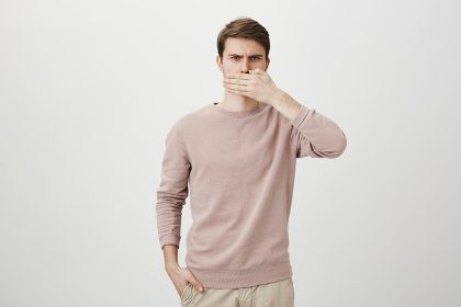 چگونه بفهمیم بوی بد دهان از معده است؟