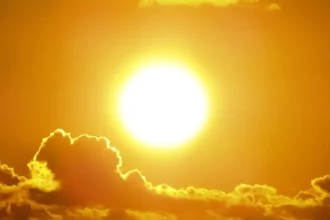 الزام نصب پنل‌های خورشیدی در بریتانیا تا سال 2027