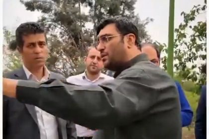 ویدئوی عجیبی که از شهردار منطقه ۱۵ تهران منتشر شد: سروش! چهارتا صندلی اضافه شود! ۴ تا آلاچیق هم اینجا بزنید/ پیمانکار دستشویی را هم جریمه کن