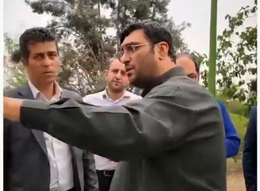 ویدئوی عجیبی که از شهردار منطقه ۱۵ تهران منتشر شد: سروش! چهارتا صندلی اضافه شود! ۴ تا آلاچیق هم اینجا بزنید/ پیمانکار دستشویی را هم جریمه کن