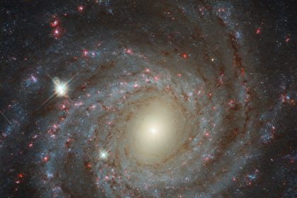 کهکشان مارپیچی NGC 3344 از نمای روبه‌رو