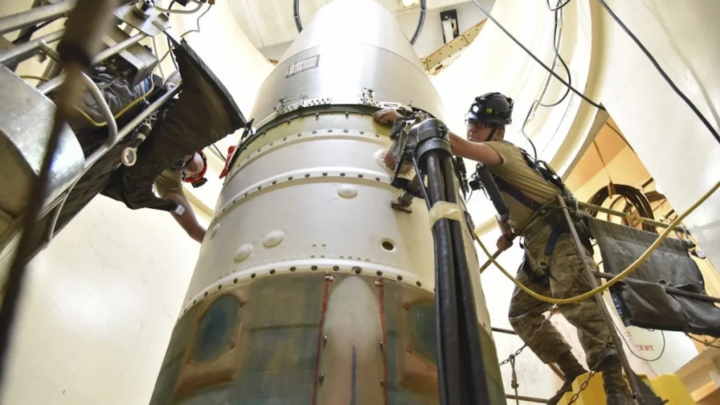 دوربردترین موشکهای حال حاضر جهان_آفتاب شرق 37 موشک قاره پیمای Minuteman III