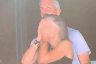 رسوایی در کنسرت کلدپلی، مدیرعامل Astronomer را ناچار به استعفا کرد_آفتاب شرق 6 رسوایی در کنسرت کلدپلی، مدیرعامل Astronomer را مجبور به استعفا کرد