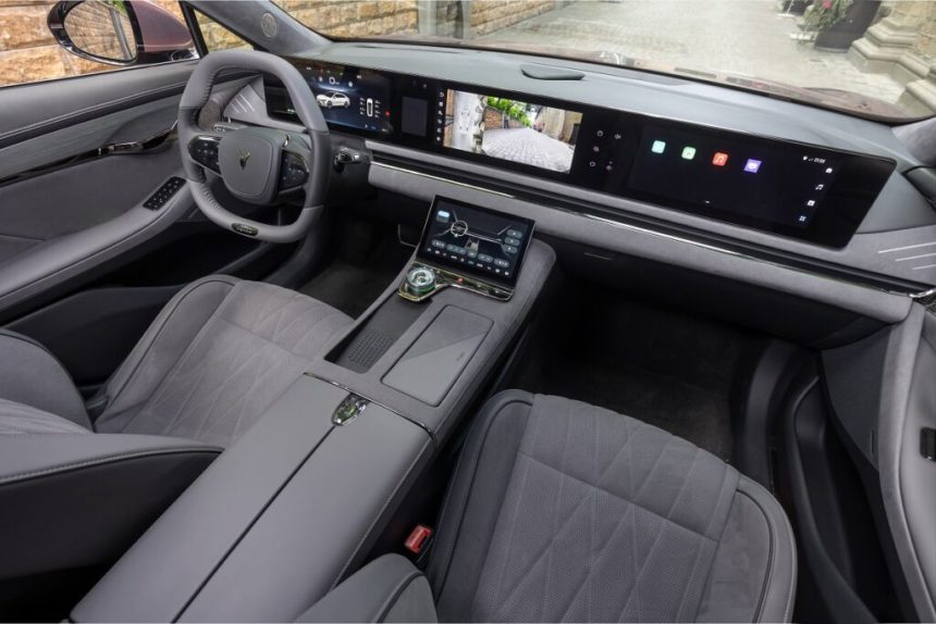 نگرانی از حملات سایبری به خودروهای وارداتی پیشرفته؛ تهدیدی نوظهور برای ایمنی_آفتاب شرق 3 خودروهای وارداتی پیشرفته