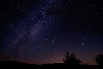 زمان اوج بارش شهابی برساوشی ۱۴۰۴_آفتاب شرق 5 بارش شهابی برساوشی