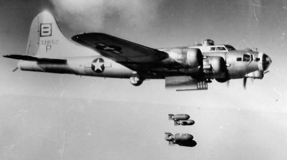 بمب افکن B-17 Flying Fortress