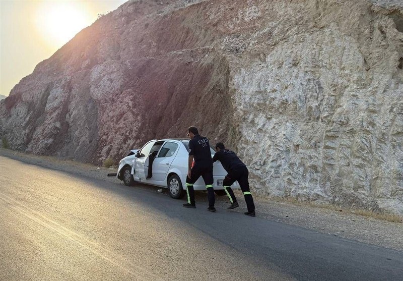 صدمه دیدن 5 زائر در تصادف پراید و رانا در ایلام/تلاش اورژانسی ها برای افت ترافیک_آفتاب شرق 1 مصدومیت 5 زائر در تصادف پراید و رانا در ایلام/تلاش اورژانسیها برای کاهش ترافیک