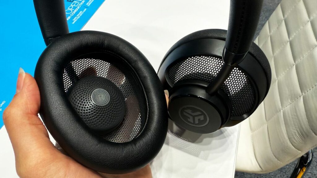 هدفون شگفت JLab با طراحی باز معارفه شد؛ کیفیت بالا با قیمت 99 دلار_آفتاب شرق 4 JBuds Open Headphones