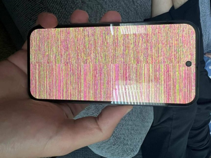 آپدیت گوگل برای حل مشکل برفکی شدن نمایشگر پیکسل 10