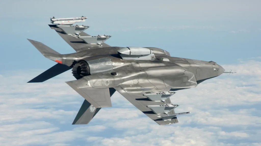کشورهای دارنده جنگندههای ناونشین برتر_آفتاب شرق 30 جنگنده F-35C Lightning II