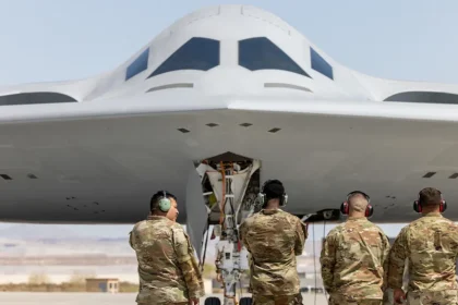 نخستین پرواز دومین بمب‌افکن B-21 Raider