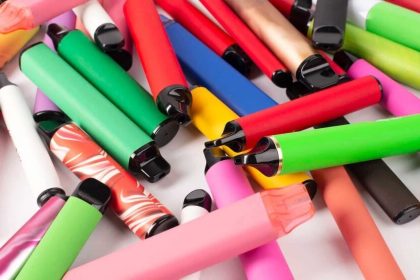 خلاقیت در بازیافت؛ مهندس رومانیایی یک ویپ یکبارمصرف را به وب سرور تبدیل کرد