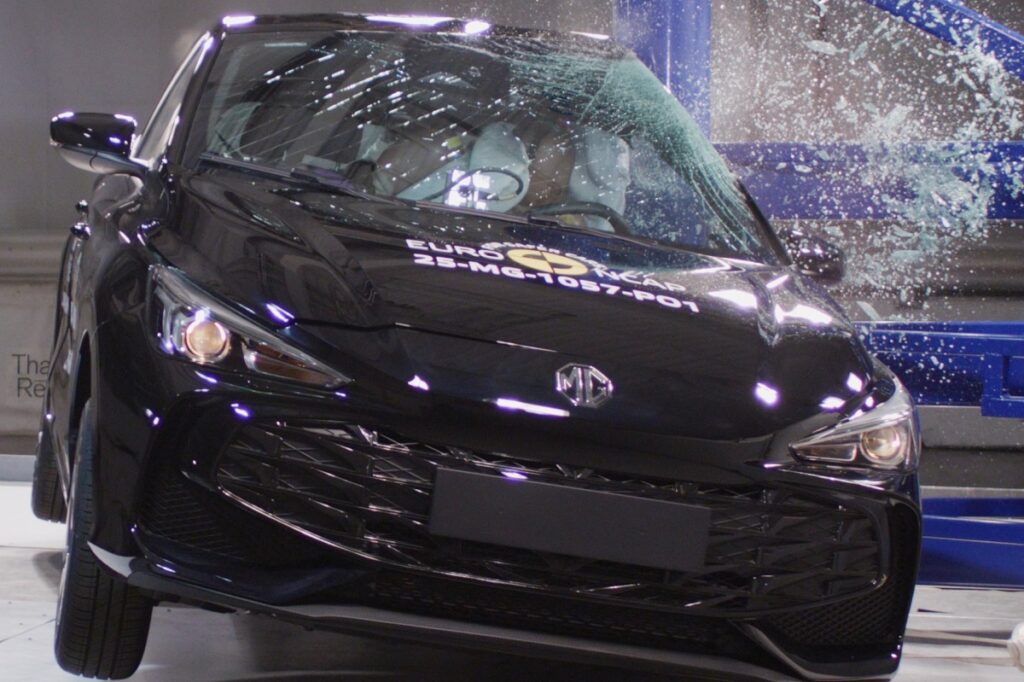 بحران ایمنی خودروهای ام جی در استرالیا؛ ام جی ۳ نقص امنیتی جدی دارد_آفتاب شرق 4 تست تصادف