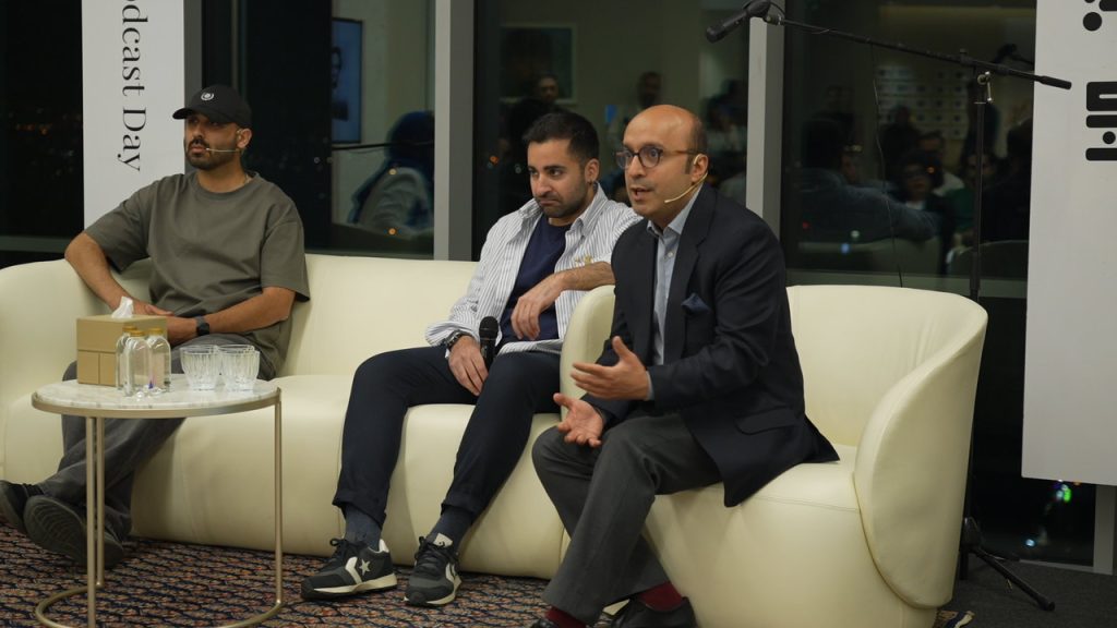 پادکست فارسی از چالشهای دوران بلوغ خود میگوید_آفتاب شرق 18 پادکست فارسی از چالشهای دوران بلوغ خود میگوید آفتاب شرق