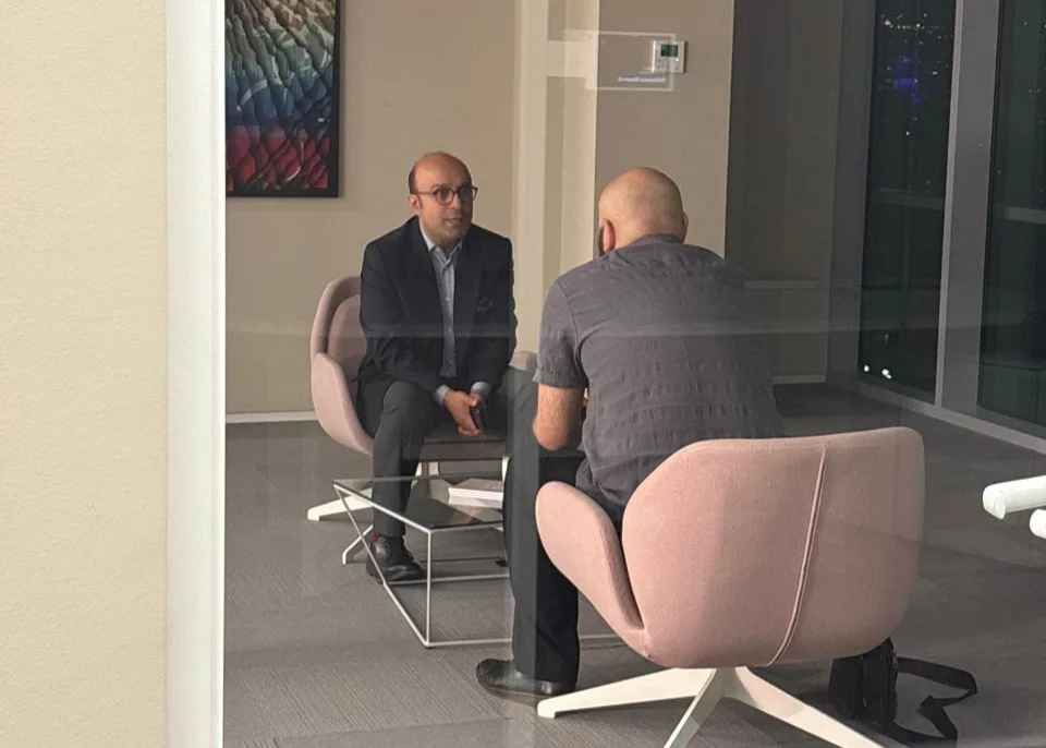 پادکست فارسی از چالشهای دوران بلوغ خود میگوید_آفتاب شرق 17 1759488651 87 پادکست فارسی از چالشهای دوران بلوغ خود میگوید آفتاب شرق.webp