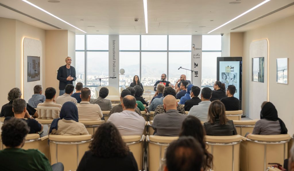 پادکست فارسی از چالشهای دوران بلوغ خود میگوید_آفتاب شرق 21 1759488653 947 پادکست فارسی از چالشهای دوران بلوغ خود میگوید آفتاب شرق