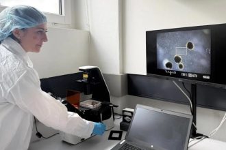 کامپیوتر با سلول‌های زنده