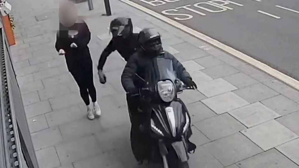 باند قاچاق موبایل بریتانیا