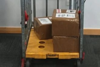 باند قاچاق موبایل بریتانیا