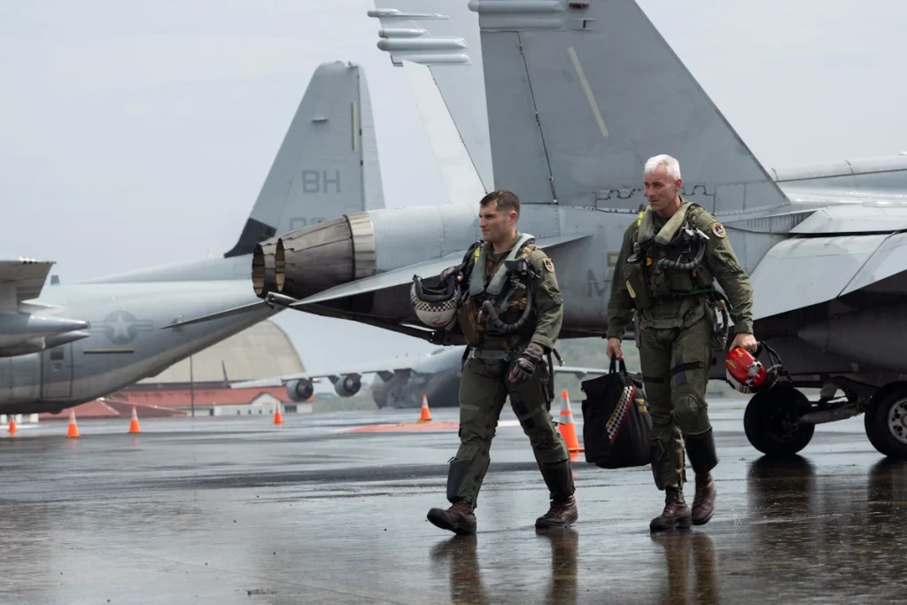 حقوق خلبان جنگنده در کشورهای مختلف_آفتاب شرق 21 آموزش خلبان جنگنده